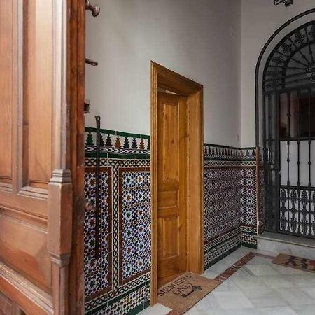 Monkeys Apartments El Arenal Santas Patronas Севиля Екстериор снимка