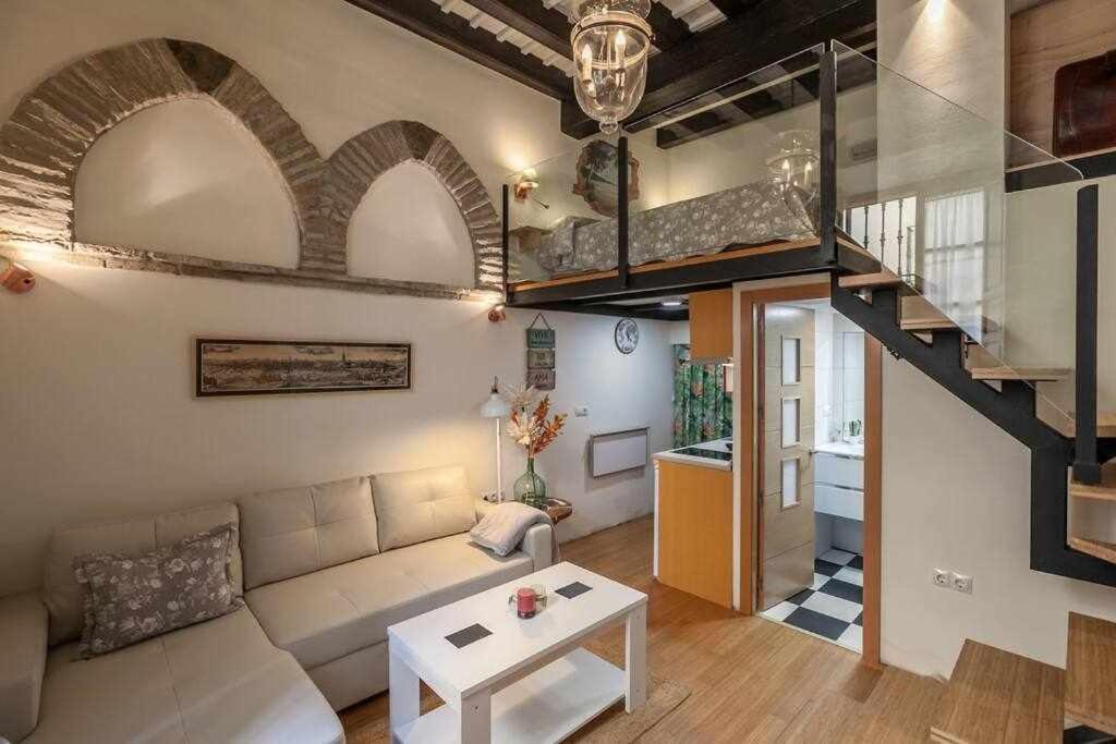 Monkeys Apartments El Arenal Santas Patronas Севиля Екстериор снимка