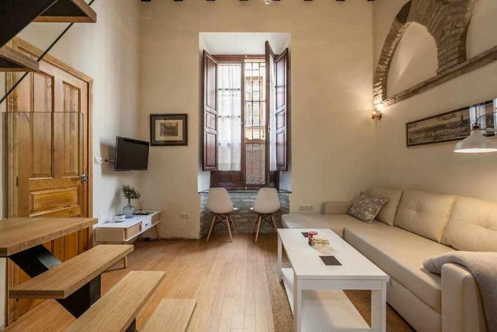 Monkeys Apartments El Arenal Santas Patronas Севиля Екстериор снимка