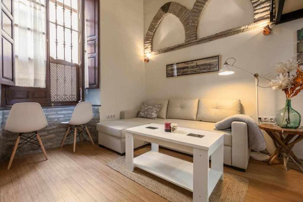 Monkeys Apartments El Arenal Santas Patronas Севиля Екстериор снимка