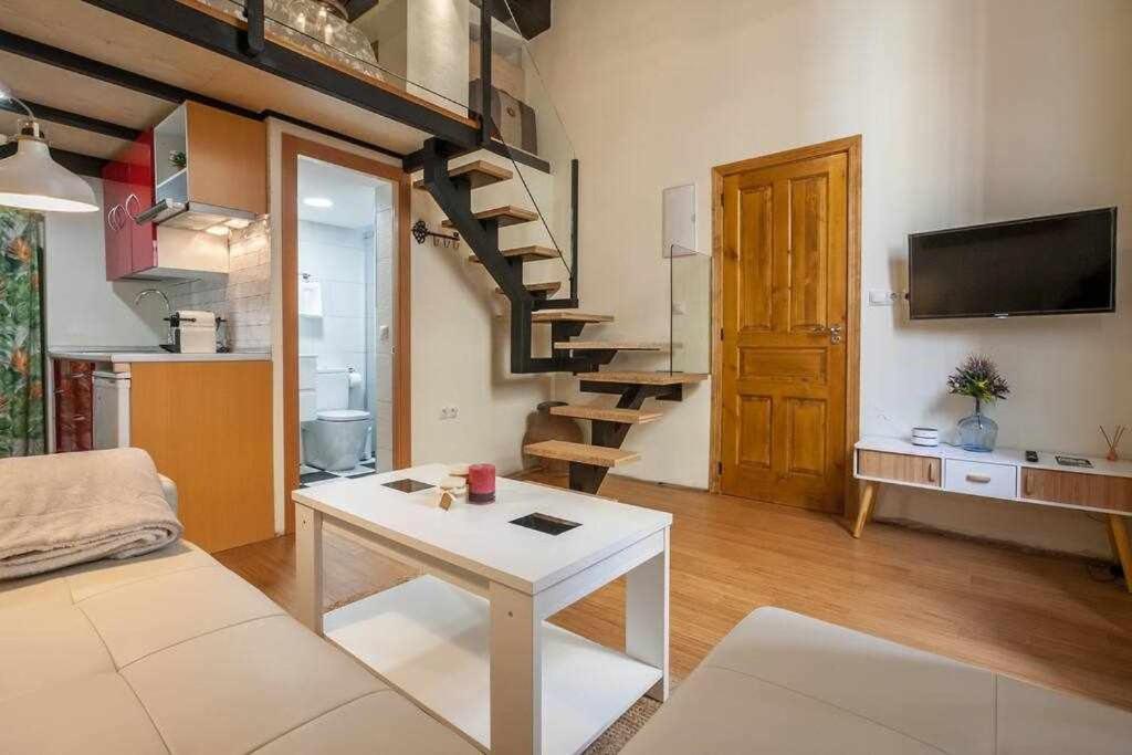 Monkeys Apartments El Arenal Santas Patronas Севиля Екстериор снимка