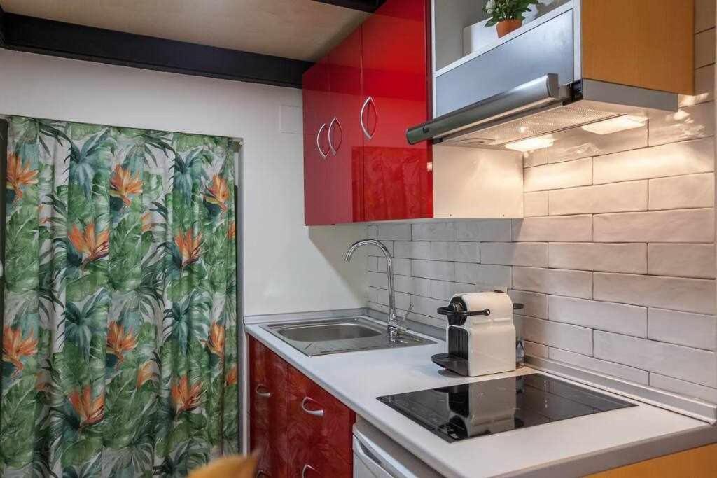 Monkeys Apartments El Arenal Santas Patronas Севиля Екстериор снимка