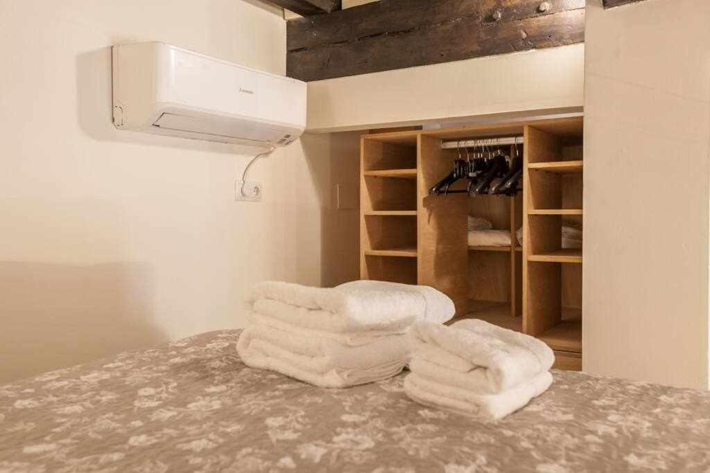 Monkeys Apartments El Arenal Santas Patronas Севиля Екстериор снимка